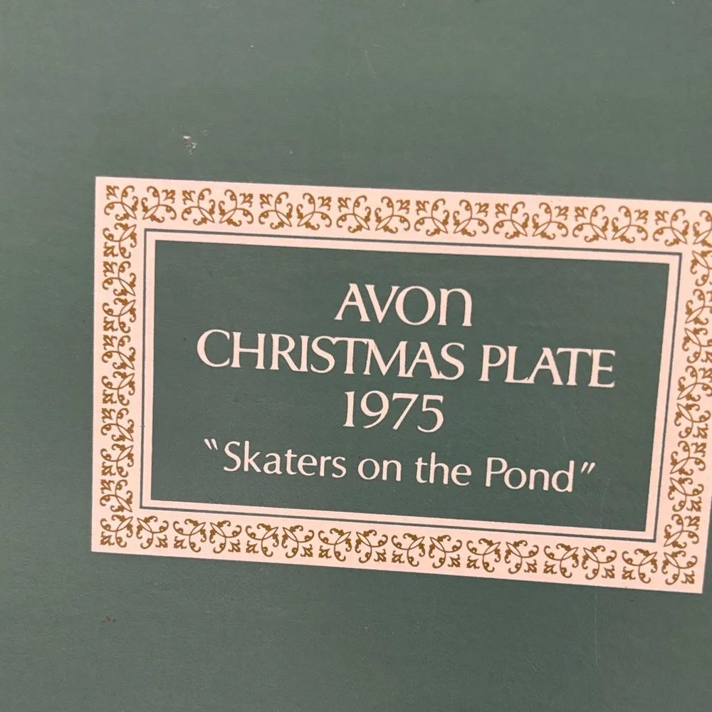 Vintage Avon Annual Christmas Plate 1975